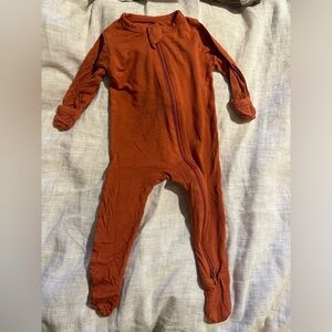 Kyte Baby 0-3 month Zippie onesie in Burnt Orange